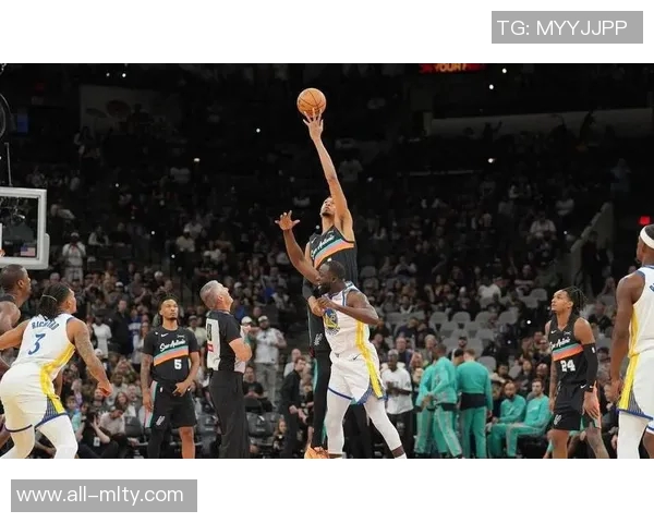 布克外线手感冰凉三分球失准却依然砍下27分助攻表现抢眼 布克外线手感冰凉三分球失准却依然砍下27分助攻表现抢眼