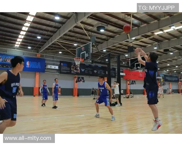 独行侠与诺维茨基共同揭幕家乡第4座翻新球场展现篮球魅力